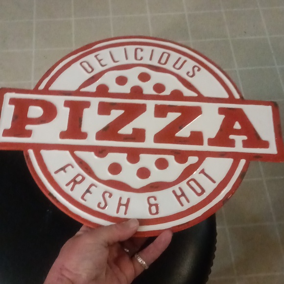Fresh Pizza sign - Picture 3 of 5